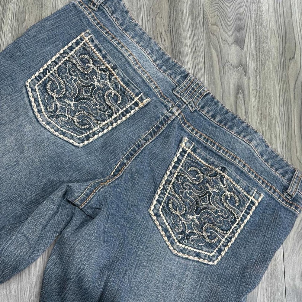 Rue21 Y2K Embroidered Pocket Medium Wash Capri Cropped Jeans 11/12